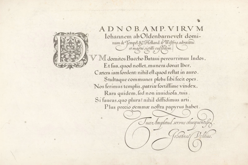 Writing sample: Ad nob. amp. virum, Thrésor litéraire, Mirror of writing skills, print, album page, ornament print, Writing example with the salutation: Ad nob. amp. virum Johannem ab Oldenbarnevelt, dominum de Tempel & Holland & Westfris. advocatu(m) et magni sigilli custodem. Below, in another hand, a decorated initial D and eight lines of text in Latin: Dum domitos baccho ... Signed as Johannes Veldius., printmaker: Simon Frisius, Haarlem, after design by Jan van de Velde (I), Rotterdam, dedicated to: Johan van Oldenbarnevelt, The Hague, 1605, paper, engraving, gravure, height 210 mm x width 320 mm, initial, calligraphy, A pale, aged sheet with an ornate decorative initial on the left featuring intricate floral and scrollwork patterns, and rows of evenly spaced, elegantly styled lines of printed script extending across the page, with flowing calligraphic flourishes appearing toward the lower right and faint speckles and small blemishes scattered on the background.
