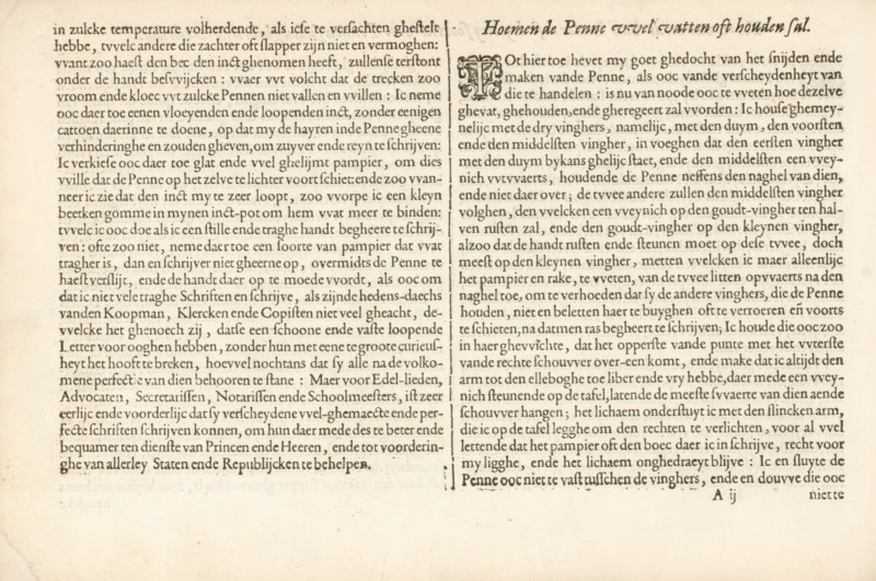 How one can properly grasp or hold the pen, To what nature of letters these dryly types of pens shall be used, Use of three types of reed pens (continuation) and an instruction on how to hold the reed pen, Spieghel der schrijfkonste, Fondement-Boeck, album page, text sheet, Folio A2v. Text sheet with the continuation of the description regarding the use of three types of reed pens. Afterwards, an instruction on how to hold the reed pen. The text begins with a decorated initial T. The text sheet is part of an album., writer (clerical worker): Jan van de Velde (I), Rotterdam, 1605, writer (clerical worker), paper, letterpress printing, woodcut, text in letterpress, height 210 mm x width 315 mm, A yellowed page with two columns of dense printed lines separated by a vertical dividing rule, showing an ornate decorative initial at the top of the right column and a centered heading above that column, all set on a textured off-white background with small spots and slight foxing near the edges,...