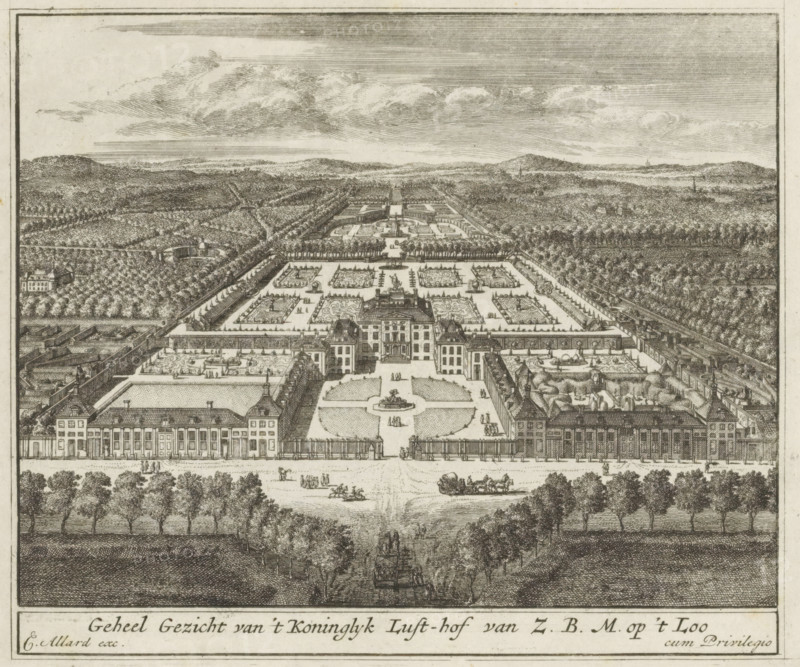 Entire View of the Royal Pleasure Garden of H.M.M. at 't Loo, View of Het Loo Palace from a bird's-eye view, The Splendor of the Netherlands, Of the Pleasure Garden founded by H.M.M. William III at 't Lo, print, album page, View of Het Loo Palace and the accompanying gardens in a bird's-eye perspective. Print is part of an album., inscription: '1913 z inv', printmaker: Laurens Scherm, Amsterdam, publisher: Carel Allard, grantor of privilege: States of Holland and West Friesland, 1689 - 1701, 1702, paper, etching, height 173 mm x width 207 mm, palace, French or architectonic garden, formal garden, Apeldoorn, Paleis Het Loo, An engraved bird’s-eye view shows a grand formal garden and palace complex with symmetrical parterres, pathways, fountains, and statues surrounded by walls and rows of trees; a central avenue and terraces extend from the palace into geometric garden beds and enclosed sections with hedges and ornamental designs; numerous buildings flank the main courtyard and colonnad...
