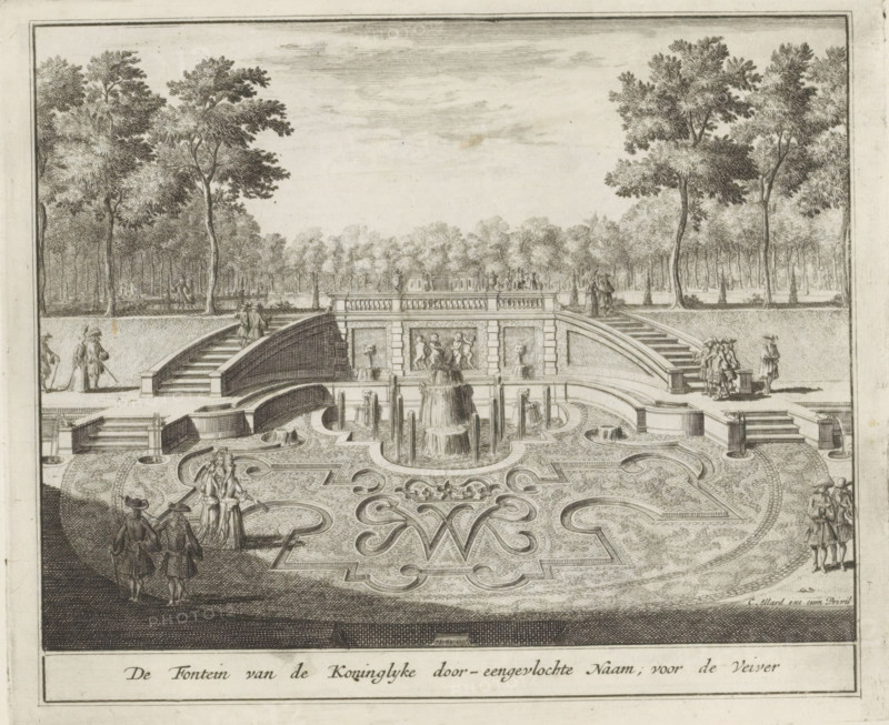 Fountain and parterre with the letters W and M intertwined, The Fountain of the Royal Intertwined Name, for the Veiver, the Splendor of the Netherlands, or the Pleasure Garden founded by H.M. William III at Het Loo, print, album page, View of a parterre with the letters W and M intertwined in the gardens of Het Loo Palace. Print is part of an album., printmaker: Laurens Scherm, Amsterdam, publisher: Carel Allard, grantor of privilege: States of Holland and West Friesland, 1689 - 1701, 1702, paper, etching, height 172 mm x width 206 mm, French or architectonic garden, formal garden, Apeldoorn, Paleis Het Loo, An engraved scene of a formal garden with a central fountain and ornate patterned parterre framed by balustraded steps and terraces, flanked by tall trees and an avenue of trees receding into the distance; small groups of people in period dress stand and walk along the terraces and pathways, some near the fountain and some on the steps, while sculptural reliefs and urns decorate th...