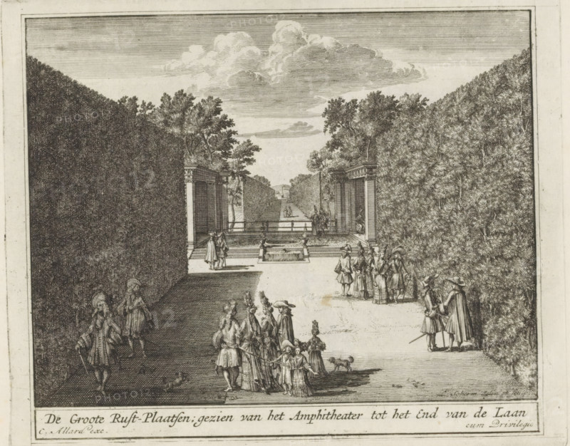 View of the large resting places from the amphitheater, The Great Resting Places, seen from the Amphitheater to the End of the Lane, The Splendor of the Netherlands, Or the Pleasure Garden founded by HBM William III at Het Loo, print, album page, View of the large resting places from the amphitheater in the gardens of Het Loo Palace. Print is part of an album., printmaker: Laurens Scherm, Amsterdam, publisher: Carel Allard, grantor of privilege: States of Holland and West Friesland, 1689 - 1701, 1702, paper, etching, height 170 mm x width 207 mm, French or architectonic garden, formal garden, Apeldoorn, Paleis Het Loo, A wide engraved scene shows a formal garden path flanked by tall, dense hedges and rows of trees, with a distant water feature and architectural pavilions at the midpoint; numerous figures in period clothing stroll, gather, and converse along the path, some in small groups and some accompanied by dogs, while others stand near balustrades and steps leading to the central ...