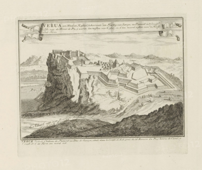 Verrua a town and castle, belonging to the heart of Savoy, View of Verrua Savoia, Les Principales Forteresses & Villes Fortes, d'Espagne, de France, d'Italie, Savoia, d'Allemagne & des Païs-Bas, Accurate Images of Most Important Strong Cities and Fortresses in Spain, France, Italy, Savoy, Germany and the Netherlands, print, album page, folder, View of Verrua Savoia on the river Po in Piedmont. With texts in Dutch and French., printmaker: Abraham Allard, Amsterdam, printmaker: Carel Allard, publisher: Carel Allard, publisher: Pieter van der Aa (I), Leiden, grantor of privilege: States of Holland and West Friesland, 1701 - 1733, Abraham Allard, Carel Allard, Pieter van der Aa (I), States of Holland and West Friesland, publisher, grantor of privilege, paper, etching, height 181 mm x width 220 mm, fortifications, military engineering, War of Spanish Succession, Piedmont, Verrue Savoia, Period, 1701 - 1713, A detailed black and white etching showing a fortified hilltop town with angular bas...