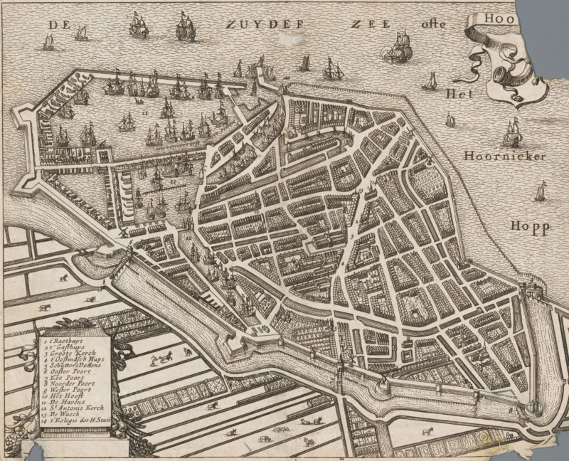 Hoorn, Map of the city of Hoorn, area plan, print, annotation: 'Short description of the city of Hoorn.', c. 1600 - c. 1699, paper, etching, engraving, height 153 mm x width 189 mm, maps of cities, An antique bird’s-eye map view rendered in fine linework showing a fortified coastal town with a network of streets and canals, densely packed rows of rectangular buildings and clustered houses, stone fortifications and bastions along the shoreline, docks and piers extending into the water, numerous sailing ships and smaller boats depicted in the harbor and open sea, patterned waves filling the water areas, open cultivated fields with long rectangular plots and small grazing animals beyond the town walls, bridges and gateways crossing the canals, and decorative cartouche elements at the map edges.