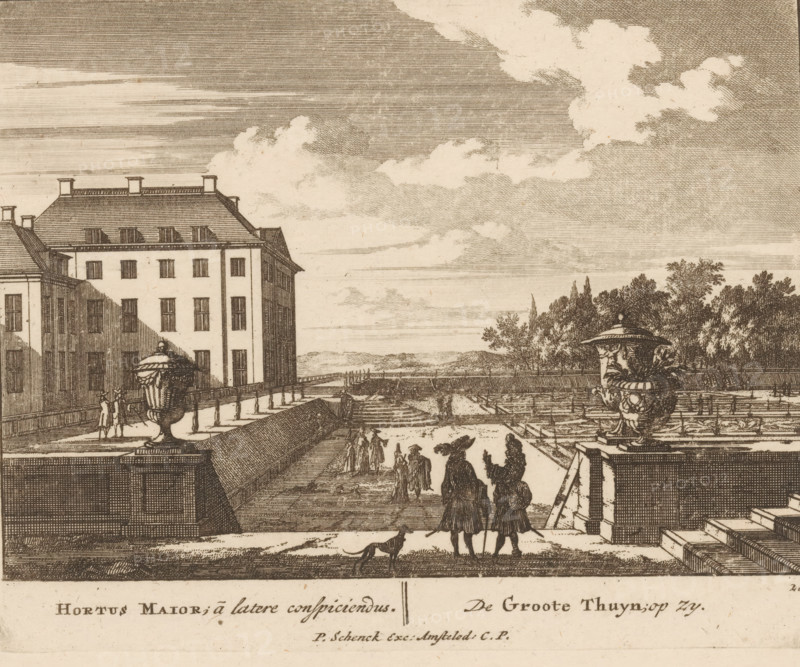 Hortus Maior, à latere conspiciendus, De Groote Thuyn, op zy, Tuin van Paleis Het Loo, Viervoudig schouwspel van wonderen, Admirandorum Quadruplex Spectaculum, print, Series number, 26, 71, printmaker: Jan van Call (I), Amsterdam, publisher: Pieter Schenk (I), grantor of privilege: Staten van Holland en West-Friesland, c. 1700, paper, etching, height 130 mm x width 165 mm, Other state also used in: Call, 1700.* * The title page, dedication, and portrait of Frederick of Saxony were engraved by Pieter Schenk (I). The other prints in this series are, as indicated on the title page, by Jan van Call (I)., garden, palace, Apeldoorn, Paleis Het Loo, A sepia-toned etching shows a large multi-story building with rows of windows and a pitched roof, positioned beside a terrace with balustrades and ornamental urns. On the terrace and lower walkway, groups of figures wearing period clothing and hats are gathered, some standing and some walking, with a small dog near the foreground. Stairs lead down...