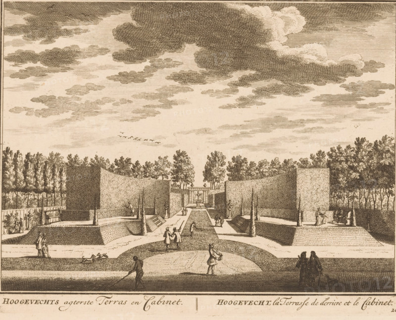 Hoogevechts agterste Terras en Cabinet, Hoogevecht, la Terrasse de derriere et le Cabinet, View of the garden of country estate Hoogevecht, print, Series number, 20, printmaker: Daniël Stopendaal, publisher: widow Nicolaes Visscher (II), 1719, paper, etching, height 160 mm x width 204 mm, A sepia-toned engraved scene shows a formal garden with geometric terraces, hedges, and tall clipped walls framed by rows of trees, with a wide central walkway leading toward a pavilion flanked by sculpted urns and statues; small groups of people in period dress are scattered along paths and terraces, some walking and conversing while others stand or sit, and a person in the foreground appears to row or pole a small craft; the sky is filled with layered, crosshatched clouds and a small V-shaped formation of birds.
