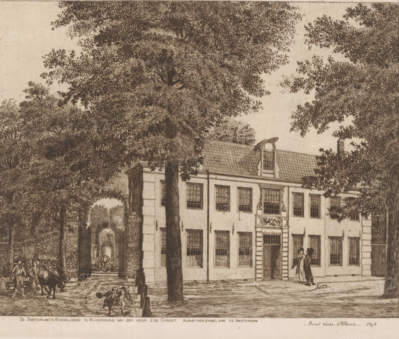 The country estate Wisseloord in Muiderberg of Mr. J. de Groot, art collector in Amsterdam, Wisseloord in Muiderberg, print, after drawing by Maas van Altena, in or after 1798, printmaker, paper, etching, height 204 mm x width 250 mm, rural housing, eg country-house, villa, cottage, Muiderberg, Wisseloord, A detailed sepia-toned etching shows a street scene with a large multi-story building featuring a tiled roof, rows of tall rectangular windows, and a central doorway framed by decorative stonework; two figures stand near the entrance engaged in conversation. Towering trees with dense foliage dominate the upper portion of the image, their branches and leaves spreading across the sky and partially obscuring the roofline. To the left, an open gated archway in a brick wall reveals a garden path and a spherical fountain beyond, while several small figures and a cart appear near the gate. The foreground shows a cobbled street with scattered people, one man carrying buckets and another walk...