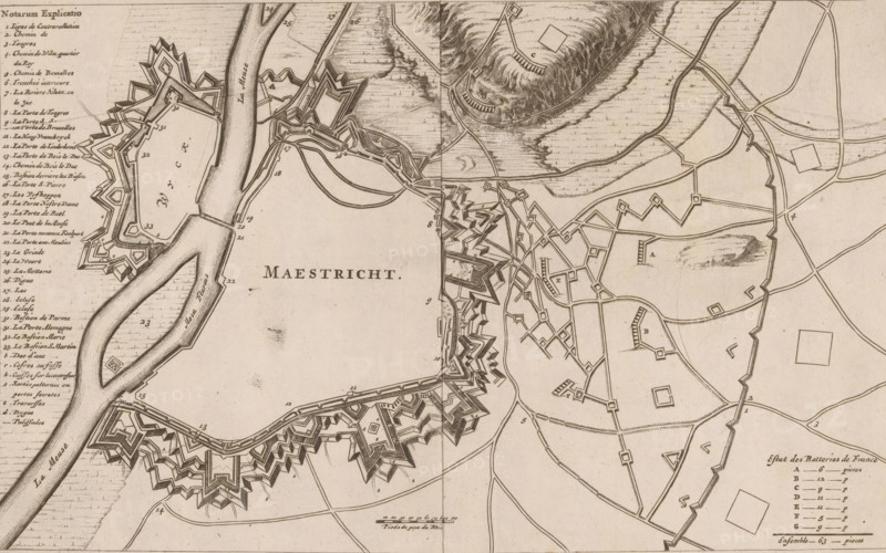 Maestricht, Fortification map of Maastricht, 1673, area plan, print, On the left a French legend 1-33. Possibly a fortification map from the Siege of Maastricht by the French, 1673., 1673 - 1675, printmaker, paper, etching, height 180 mm x width 294 mm, maps of cities, fortified city, Maastricht, Period, 1673-06-13 - 1673-06-26, A sepia-toned historical map showing a fortified town outlined by star-shaped ramparts and bastions along a river bend, with the river depicted as a wide curving waterway and labeled in large letters; the central area within the fortifications contains open space with faint textures and scattered small geometric shapes; surrounding the main fortress are networks of roads and paths connecting additional smaller fortifications, angular earthworks, and rectangular plots, with some hachured hills and textured terrain to the upper right; along the left edge is a vertical column of dense handwritten list entries, and the lower right corner contains a small legend wit...