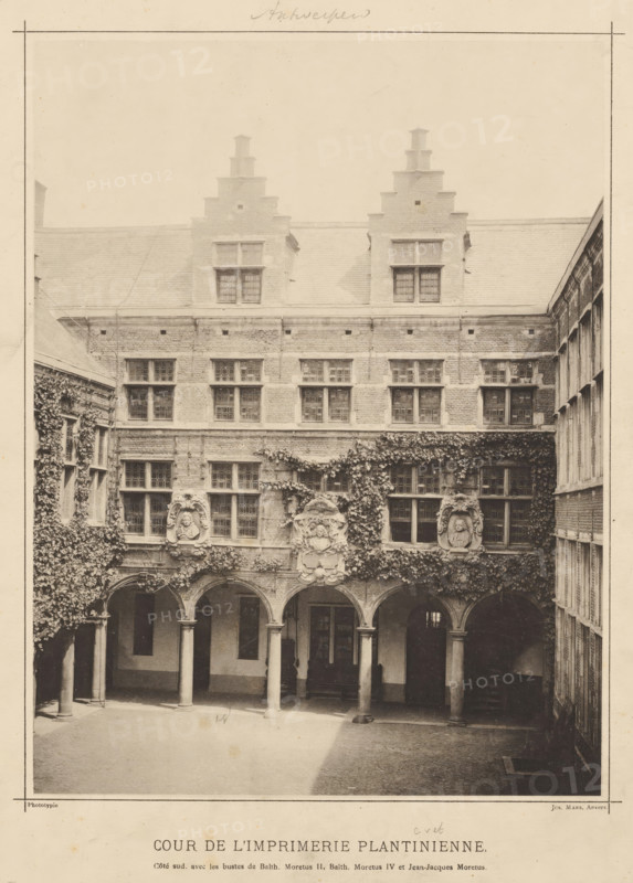 Courtyard of the Plantijn printing house in Antwerp, Cour de l'imprimerie plantinienne, Views of the Plantijn printing house, photomechanical print, View of the courtyard of the Plantijn printing house. South facade with busts of Balthasar Moretus II, IV and Joannes-Jacobus Moretus., maker: Joseph Maes, 1848 - 1908, Joseph Maes, paper, collotype, photogravure, height 443 mm x width 311 mm, The Plantijn printing house was the printing house and residence of the Plantin-Moretus publishing family, currently the Plantin-Moretus Museum., Person, Balthasar Moretus (II), Balthasar Moretus (IV), Joannes Jacobus Moretus, printing, printing office, Antwerp, A sepia-toned photograph of an enclosed courtyard showing a multi-story brick facade with rows of rectangular windows framed by stone, two stepped gables rising from the roof with small chimneys, and ivy climbing sections of the walls; the ground level features a colonnade of rounded stone arches supported by slender columns leading into shad...