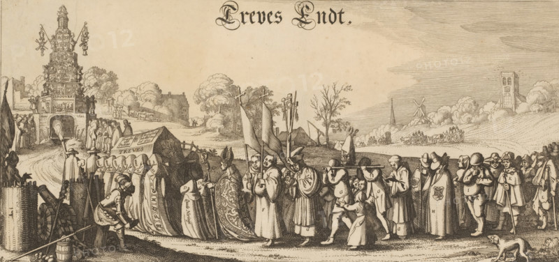 Treves being carried to the grave, 1621, Treves Endt, print, propaganda print, 1621. Allegory on the end of the Twelve Years' Truce. A coffin marked Treves and Proposition by Peckius is carried in a funeral procession by monks. In the procession, which takes the form of a Roman procession, walk a bishop, pilgrims, beggars, etc., and a statue of Saint Nicholas is carried. The procession walks in the direction of the monument of the Arminian Testament; to the right in the distance is the Arminian Funeral, the departure of the exiled Remonstrant preachers. Details in the image are numbered, but the legend is missing., printmaker: Claes Jansz. Visscher (II), Amsterdam, publisher: Claes Jansz. Visscher (II), 1621 - 1623, Claes Jansz. Visscher (II), printmaker, publisher, paper, etching, height 174 mm x width 362 mm, Person, Petrus Peckius (the Younger), cortege, funeral procession, procession, Christian religion, Twelve Years' Truce, Period, 1621-04-10, A wide, detailed engraving shows a pr...