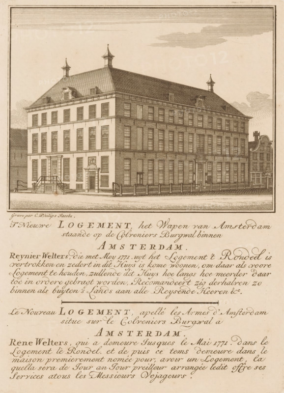 T nieuwe logement het Wapen van Amsterdam staand op de Colveniers Burgwal binnen Amsterdam, Le nouveau logement, apellé les Armes d'Amsterdam situe sur le Colveniers Burgwal a Amsterdam, Prospectus voor herberg Het Wapen van Amsterdam, print, prospectus, printmaker: Caspar Jacobsz. Philips, 1771, Caspar Jacobsz. Philips, printmaker, paper, engraving, etching, height 196 mm x width 143 mm, hotel, hostelry, inn, Amsterdam, Kloveniersburgwal, Period, 1771-05, A detailed sepia architectural engraving of a large rectangular building with a steep hipped roof and decorative rooftop finials, shown from an angled frontal perspective; the façade features regularly spaced tall windows across multiple floors, a central entrance with steps and a small pediment, and a carved cartouche above a secondary doorway; the building sits behind a low fence and is flanked by a narrower gabled building on the right; the sky is rendered with horizontal hatch shading and a few cloud shapes, and the lower portion...
