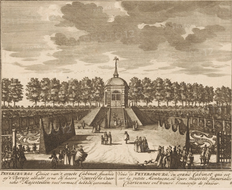 View of the large cabinet in the garden of House Petersburg, Petersburgs Gesigt van 't groote Cabinet, Veúe de Petersbourg, du grand Cabinet, print, book illustration, Series number, 87, 98, printmaker: Daniël Stopendaal (possibly), publisher: widow Nicolaes Visscher (II), Amsterdam, 1719, Daniël Stopendaal, widow Nicolaes Visscher (II), printmaker, publisher, paper, etching, height 160 mm x width 205 mm, A sepia-toned engraving showing a formal garden scene centered on a raised pavilion with a domed roof and a tall finial, reached by a wide stair flanked by sloped terraces and trimmed hedges, with rows of trees forming a backdrop under a sky filled with banded clouds; throughout the foreground and terraces small groups of people in period dress walk, converse, and stroll with dogs, while ornamental parterres, fenced sections, and decorative balustrades frame the scene at the sides.