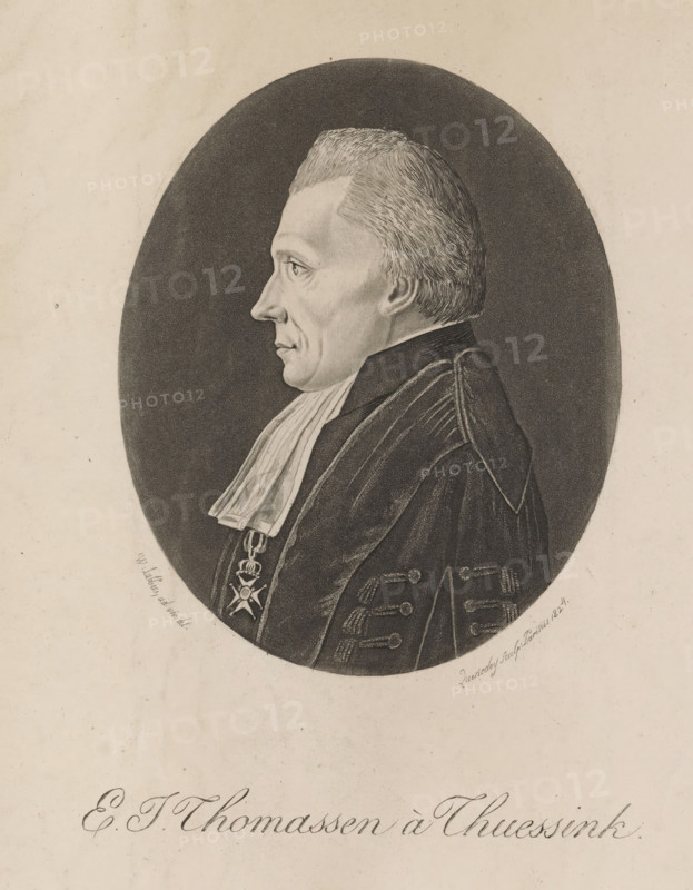Portrait of Evert Jan Thomassen à Thuessink, print, printmaker: Edme Quenedey, Paris, after drawing by Wessel Lubbers, 1824, paper, aquatint, etching, height 145 mm x width 112 mm, Person, Evert Jan Thomassen a Thuessink, historical persons, scholar, philosopher, A monochrome oval portrait of a man in profile facing left, showing a short, neatly combed hairstyle and a straight nose, with a high white collar and a draped cloth at the neck; he wears a dark formal coat with decorative stitching on the shoulder and sleeve and a pendant medal suspended from a ribbon at his chest; the portrait is set against a darker oval background on a lighter paper sheet, with large cursive script below the oval.