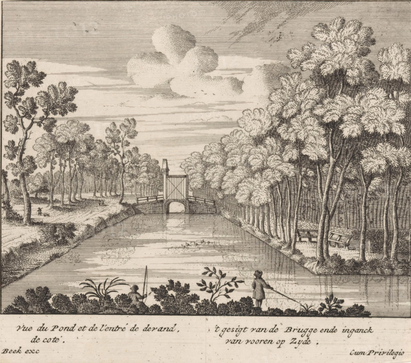 View of the bridge and gateway in front of Huis ten Bosch, 't Gesigt van de brugge ende inganck van vooren op zyde, Vue du pond et de l'entré de devand, de coté, print, View of the bridge and gateway in front of Huis ten Bosch., printmaker, publisher, grantor of privilege, The Hague, paper, etching, height 167 mm x width 190 mm, canal, bridge, palace, gate, entrance, Huis ten Bosch Palace, A detailed black and white engraving showing a canal running from the foreground toward a small arched bridge with a gated structure above it, flanked on both sides by rows of tall leafy trees; the canal surface reflects the sky and small ripples and a few aquatic plants are visible near the banks, where a figure stands holding a long pole and another figure is seated among low bushes and plants; winding paths and scattered trees occupy the left bank with a tiny distant figure on a path, while the right bank features a bench and a small wooden structure among closely planted trunks; the sky above is ...