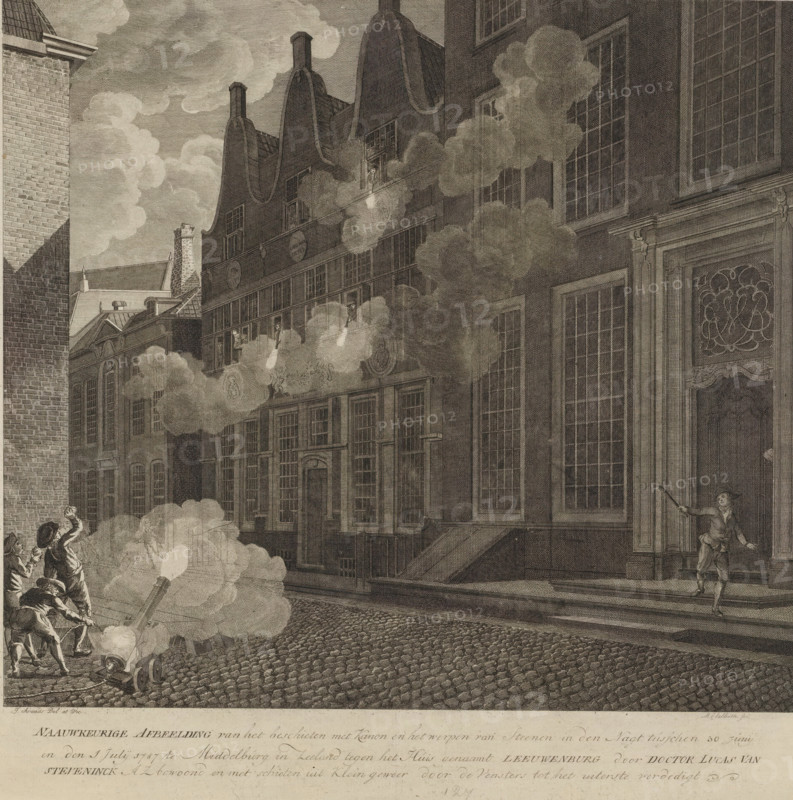 Shelling of the house of Lucas van Steveninck, 1787, Accurate depiction of the shelling with cannons and the throwing of stones in the night between June 30 and July 1, 1787 in Middelburg in Zeeland against the house named Leeuwenburg inhabited by Doctor Lucas van Steveninck AZ and defended to the utmost by firing small guns through the windows, print, Orangists shell the house Leeuwenburg in Middelburg belonging to the patriot physician Lucas van Steveninck with a small cannon, in the night of June 30 to July 1, 1787. The residents fire back with guns from the windows of the house., printmaker: Mathias de Sallieth, Rotterdam, after drawing by Jan Arends, Middelburg, paper, etching, engraving, height 395 mm x width 425 mm, Person, Lucas van Steveninck, street-fights, riots, Patriot Era (1780-1795), political history, Huis Leeuwenburg, Period, 1787-06-30 - 1787-07-01, A monochrome engraving of a narrow cobblestone street lined with tall brick and stone buildings, several windows open an...