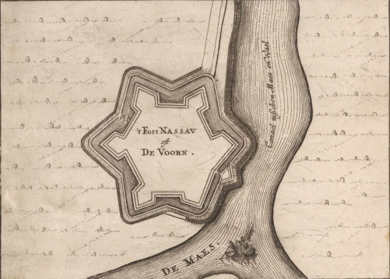 Fortress plan of Fort de Voorn, also known as Fort Nassau, 't Fort Nassau oft De Voorn, area plan, print, also known as Fort Nassau., printmaker: Nicolaes van Geelkercken, publisher: Jacob van Biesen, Arnhem, 1653 - 1672, Nicolaes van Geelkercken, Jacob van Biesen, printmaker, publisher, paper, etching, engraving, height 126 mm x width 172 mm, ships (in general), maps of cities, fortified city, Fort de Voorn, A hand-drawn map fragment showing a star-shaped fort with layered walls and angled bastions surrounded by patterned shading, positioned adjacent to a wide river with closely spaced parallel lines indicating water flow and a small boat with figures near a confluence; the surrounding land is lightly textured with scattered small rounded tree symbols and short dashed lines suggesting terrain, and the drawing uses fine ink lines and stippling throughout.