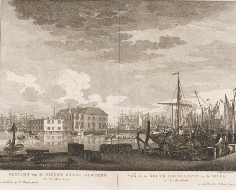 View of the Nieuwe Stadsherberg in Amsterdam, Vuë de la Neuve Hotellerie de la ville á Amsterdam, print, View of the Nieuwe Stadsherberg on the IJ (near the Martelaarsgracht) in Amsterdam, seen from the quay. Below the image, the title in Dutch and French. Numbered in the upper right: 27., printmaker: Caspar Jacobsz. Philips, Amsterdam, after drawing by Jan de Vlaming, publisher: Pierre Fouquet, 1768 - 1783, paper, etching, engraving, height 285 mm x width 374 mm, A wide harbor scene rendered in monochrome with many sailing ships and masts clustered along the waterfront, a large multi-story building with a pitched roof and chimneys near the water, small rowboats and barges on calm water reflecting the surroundings, piles of coiled rope and stacked barrels and wooden crates on the dock in the foreground, a tall mast with a flag, a drawbridge or crane-like structure among the ships, figures in small boats and on the dock, distant quay structures and more vessels filling the background, a...