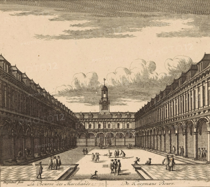 The Merchants' Exchange, La Bourse des Marchands, View of the courtyard of the Exchange by Hendrik de Keyser, print, book illustration, with various figures in the square. Below the image, the title in French and Dutch. Below the image, the title in Dutch and French., printmaker: Daniël Stoppendaal, Amsterdam, publisher: Covens & Mortier & Covens Jr. (possibly), 1685 - 1726, 1772, Daniël Stopendaal, Covens & Mortier & Covens Jr., printmaker, publisher, paper, etching, engraving, height 170 mm x width 191 mm, Current state of print also used in: Le guide, ou nouvelle description d'Amsterdam, enseignant aux voyageurs, et aux negocians (…) Avec une description de sa belle Maison de Ville (…). Amsterdam: Covens & Mortier & Covens Jr., p. 215., courtyard, Exchange, Bourse, Beurs van Hendrik de Keyser, An engraving of a large courtyard framed by two long colonnaded buildings with rows of arches and windows, a central building with a tower and a small cross at its top visible at the far end, ...