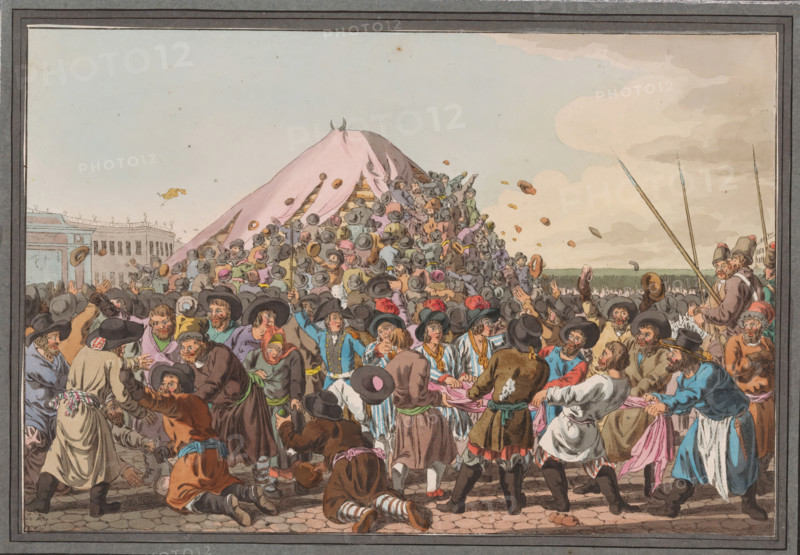 Crowd of people in a square fighting over food and clothing, Russian popular entertainment, print, printmaker: Christian Gottfried Heinrich Geissler, Leipzig, 1805, Saxony, paint (coating), paper, watercolor (paint), etching, hand coloring, hand-colored, height 164 mm x width 260 mm, public festivities, giving alms or other charity, eg: handing out food, Europeans (with NAME), Russia, A large crowded scene fills the image, dominated by a mound covered with a draped fabric at the center where many figures climb and press against one another, many wearing broad-brimmed hats in various dark tones, with several hats shown in midair. The foreground shows a dense group of people in period clothing with varied expressions and active gestures, some kneeling, some reaching, and some holding cloths or sashes in different colors. On the right, three men stand holding long poles, one wearing a fur-trimmed hat and another with a patterned cap, while behind them a line of uniformed figures stretches...