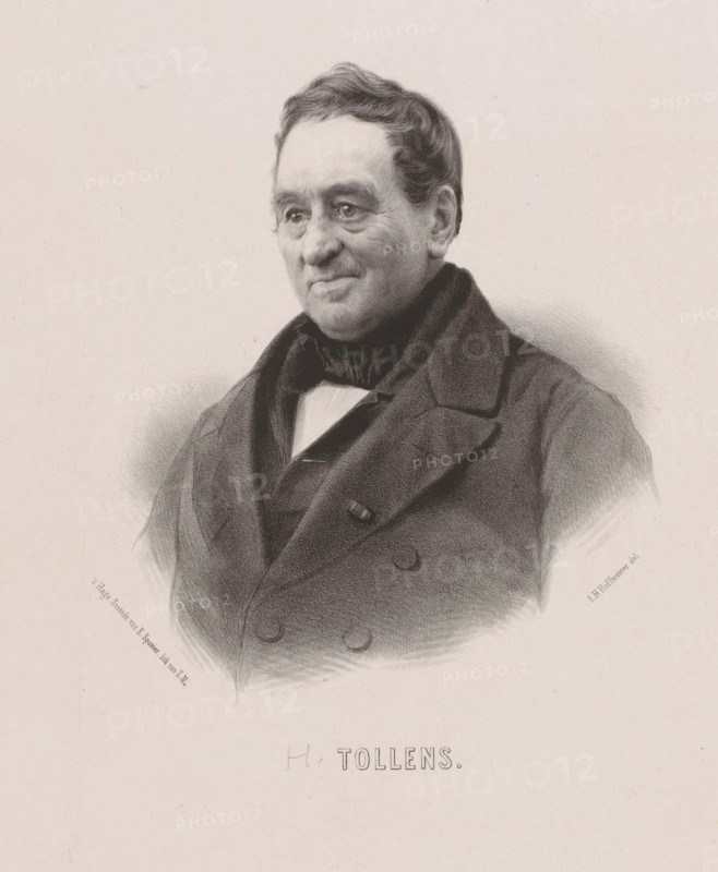 Portrait of Hendrik Tollens, print, His name is below the portrait., printmaker: Johan Hendrik Hoffmeister, Netherlands, printer (person): Koninklijke Steendrukkerij van E. Spanier, The Hague, 1855, printer (person), paper, chine collé, lithography, lithography on chine collé, height 485 mm x width 350 mm, Person, Hendrik Tollens, historical persons ((full) bust portrait), A charcoal-style portrait of an older man shown from the chest up wearing a dark coat with wide lapels and a high collar over a shirt and a dark neck scarf, his hair is short and combed back, his face shows subtle lines and a gentle expression with slightly raised eyebrows and a small closed-mouth smile, the shading emphasizes the contours of his cheeks and chin, and the background is a light textured paper with soft smudged shading around the shoulders.