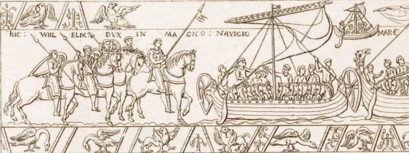 William I the Conqueror on the embroidery of Queen Mathilde, print, printmaker: Daniël Veelwaard (I), Amsterdam, 1776 - 1851, paper, etching, proof print, height 150 mm x width 214 mm, Person, William I the Conqueror, Mathildis of Flanders, embroidery (ornamentation), Bayeux, A long horizontal scene rendered in a linear, etched style shows a group of mounted figures on the left and a pair of longships on the right, separated by a narrow stretch of water. The mounted group includes riders on saddled horses, some holding long spears, with simple tunics and capes; the horses are shown in profile with bridles and flowing tails. Between the riders and the ships a standing figure on horseback faces the vessels. The nearest longship has a mast with a furled sail and ropes, a decorative prow, a shielded side, and a row of seated oarsmen facing inward; a few standing figures on the ship handle ropes and the mast. Behind it another longship is visible with additional seated figures and a small b...
