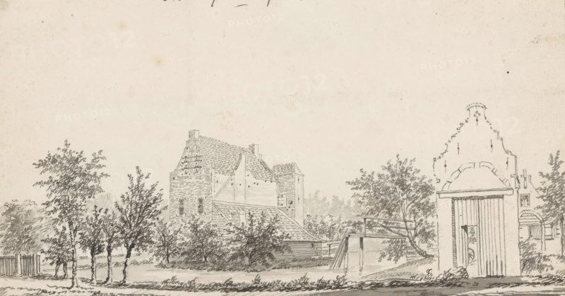 View of Stormerdijk Castle near Nieuwegein, Stormerdijk April 22, 1750, drawing, draftsman (artist): Jan de Beijer, draftsman (artist), materials by function, paper, ink, pen, brush, height 127 mm x width 226 mm, landscape with tower or castle, castle, Jutphaas, Stormerdijk Castle, Period, 1750-04-22, A wide pencil drawing shows a rural scene with a large building complex at center left featuring steep tiled roofs, chimneys, brick walls, and visible roof beams, surrounded by trees and low shrubbery with a path or waterway running in front; a simple wooden bridge or sluice structure spans the water near the buildings; at right a tall ornate gateway with a stepped gable and a large closed door stands beside trees and smaller structures, and a fence and row of slender trees occupy the left foreground beneath a pale mostly empty sky.