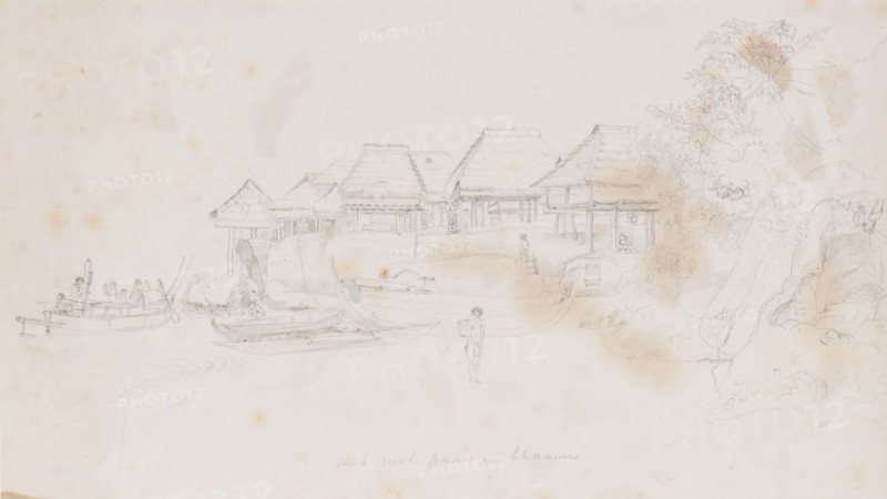 View of a settlement on the east coast of one of the Aru Islands, Southeast Moluccas, drawing, topographical view, annotation, draftsman (artist): Adrianus Johannes Bik, 1824, draftsman (artist), paper, pencil, pencil sketch on paper, height 186 mm x width 317 mm, A wide pencil sketch shows a coastal village scene with a row of stilted thatched-roof huts along the waterline, several small boats and outriggers moored or beached in front of them, and a few human figures near the boats and on the shore. The huts have steep layered roofs and open ground-level supports, with stacked objects visible under some of the structures, and one hut extends partially over the water. Boats of different shapes appear in the foreground, including a longer narrow boat with a mast and a smaller canoe-like boat, some with draped fabric or tarps. A solitary figure stands on the shore holding a rectangular object, while another figure walks near the huts and a group of people occupies one of the boats. To th...
