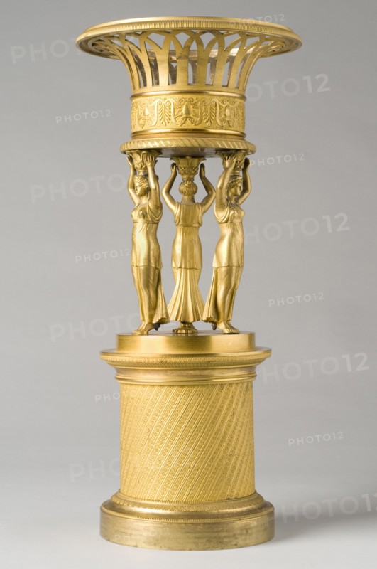 Centre de table formé d'une corbeille en bronze ciselé et doré, époque Empire