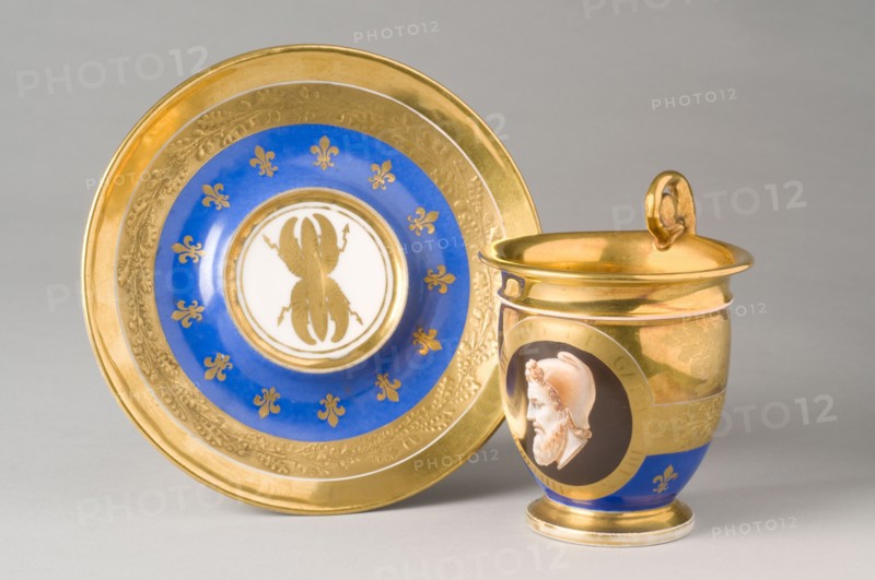 Tasse ovoïde et sa soucoupe, Epoque Restauration
