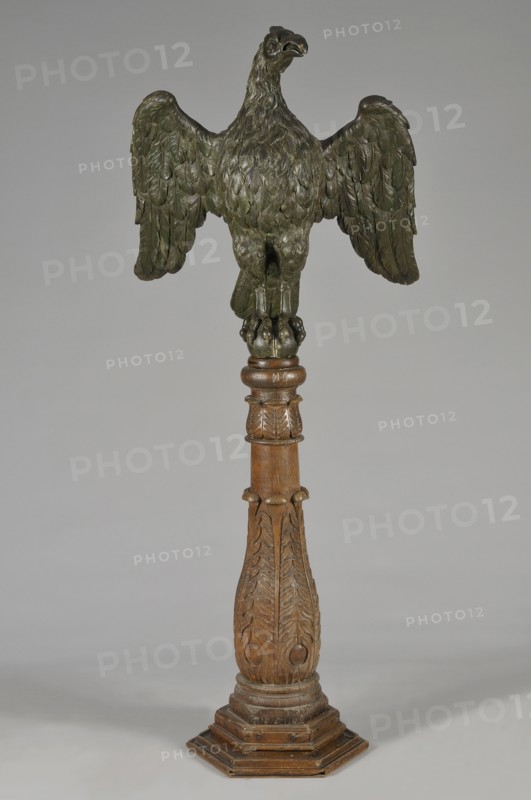 Sculpted wood lectern, with a green lacquered Imperial eagle, 19th century