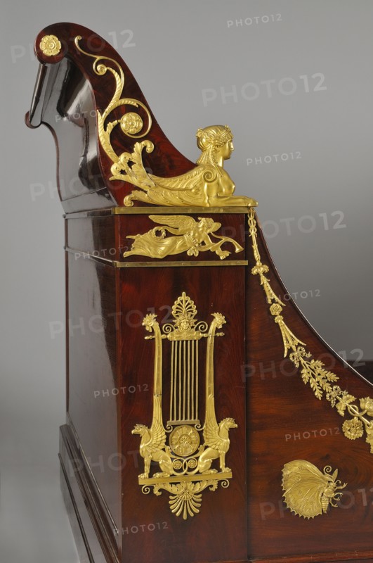 Détail de lit dit "bateau", époque Empire