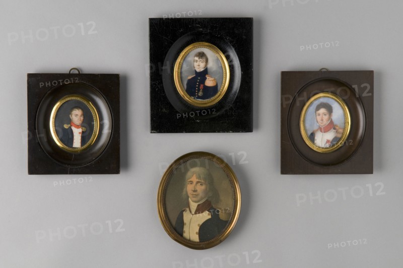 Miniatures ovales sur ivoire, 19e siècle