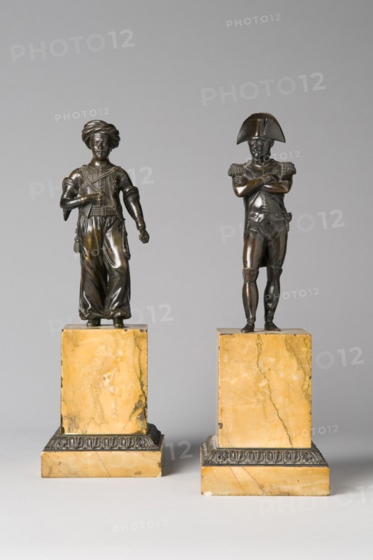 Statuettes représentant l'Empereur Napoléon et un officier mamelouk, 19e siècle