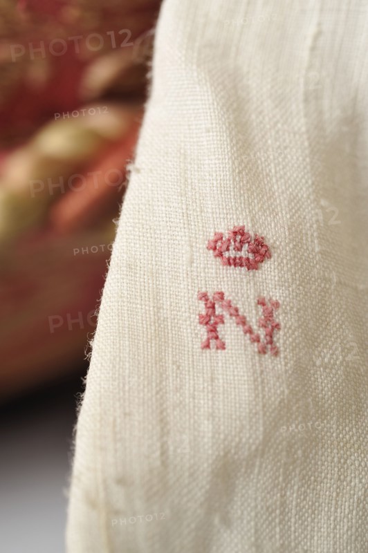 Chemise de l'empereur Napoléon 1er (détail N brodé)