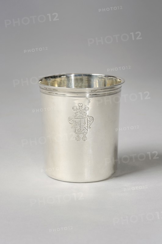 Gobelet en argent portant des armes gravées