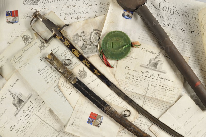 Sabres et documents