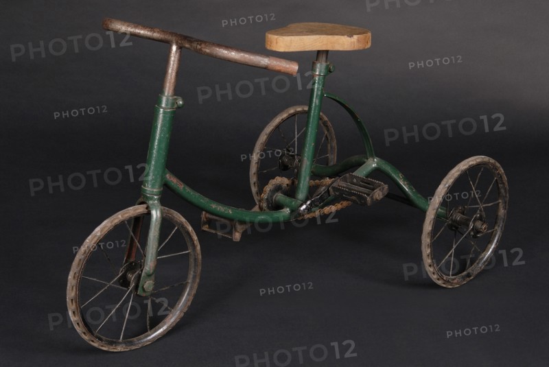 Jouet : tricycle d'enfant