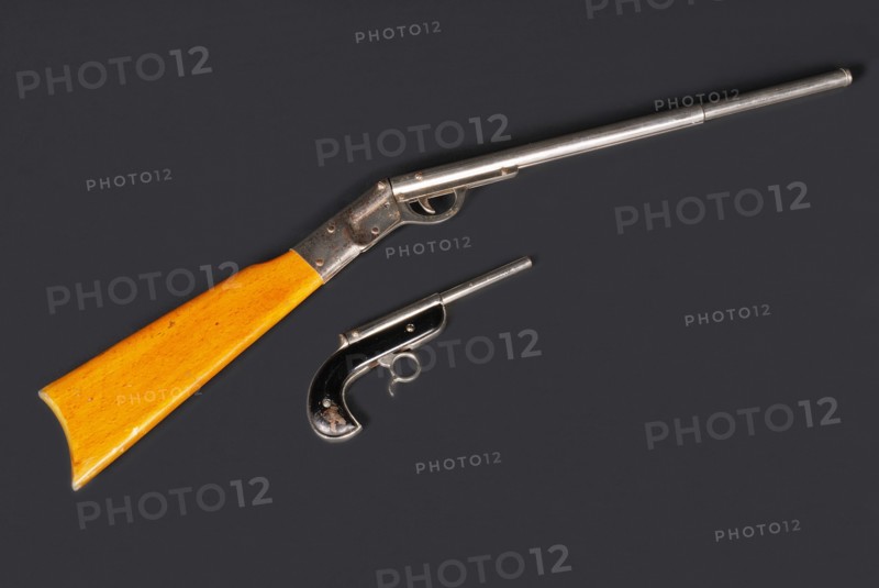 Jouets : carabine Eureka et pistolet à flèche noir