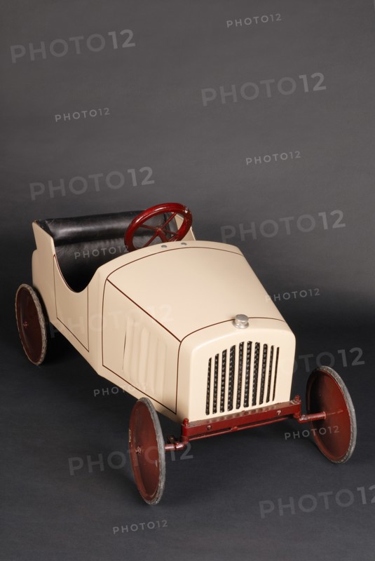 Jouet : Voiture à pédales