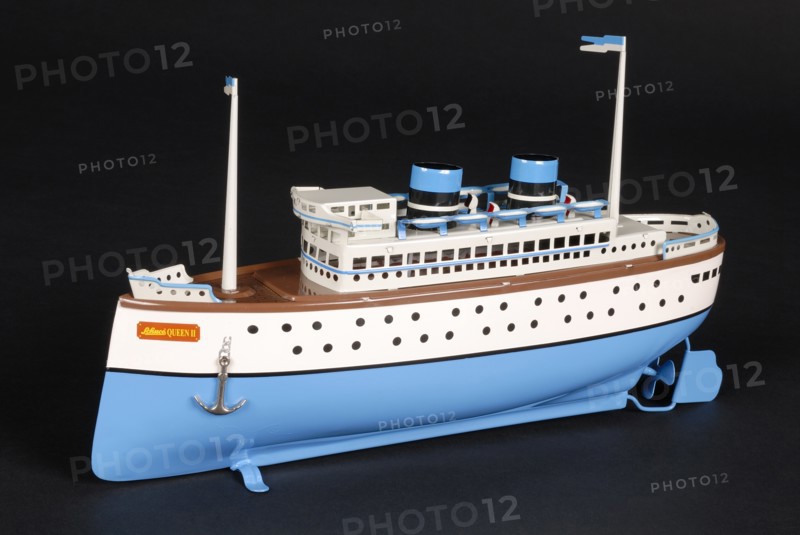 Toy : the Queen II boat