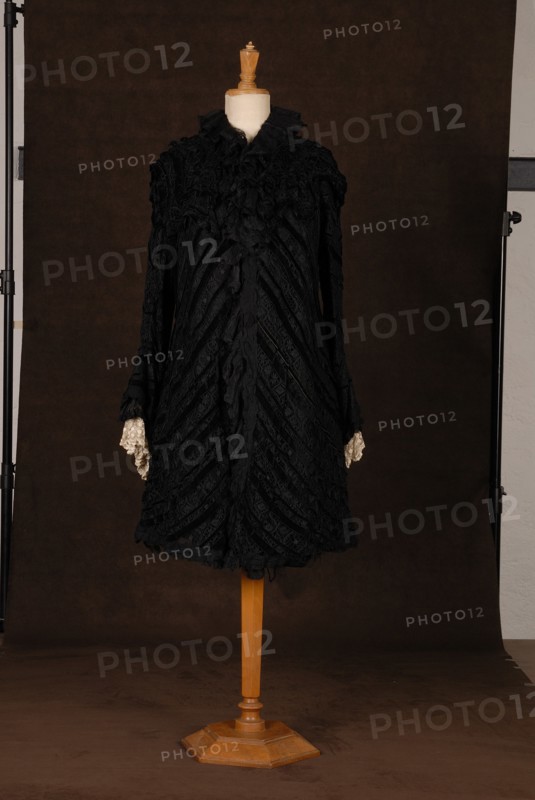 Theatrical costume : 1900 lace coat
