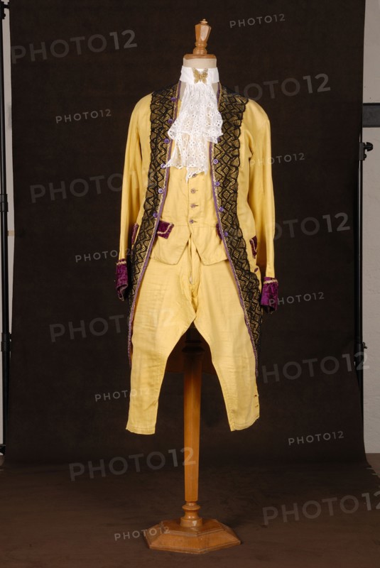 Costume de théâtre : costume style Louis XVI jaune