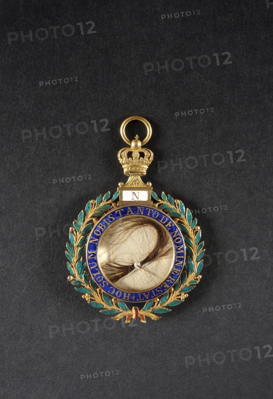 Médaillon de cou renfermant une mèche de cheveux de Napoléon 1er