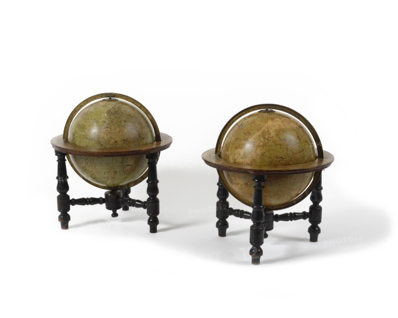 Globes terrestre et céleste