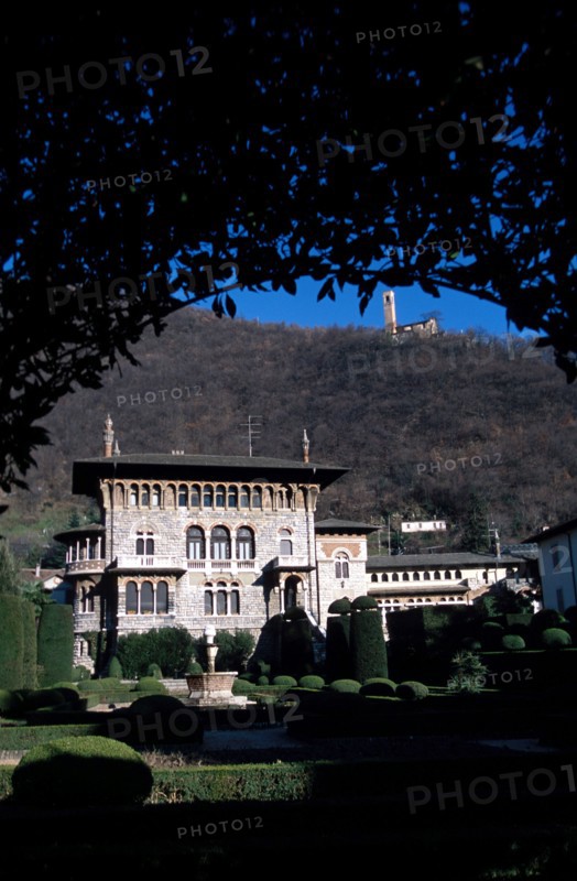 ITALIE. L'USINE D'ARMEMENT BERETTA, L'UNE DES PLUS CELEBRES DANS LA FABRICATION D'ARMES DE CHASSE OU DE GUERRE. LA MAISON DE FAMILLE A VAL TROMPIA AUJOURD'HUI TRANSFORMEE EN MUSEE ET EN SIEGE SOCIAL DE LA SOCIETE.
