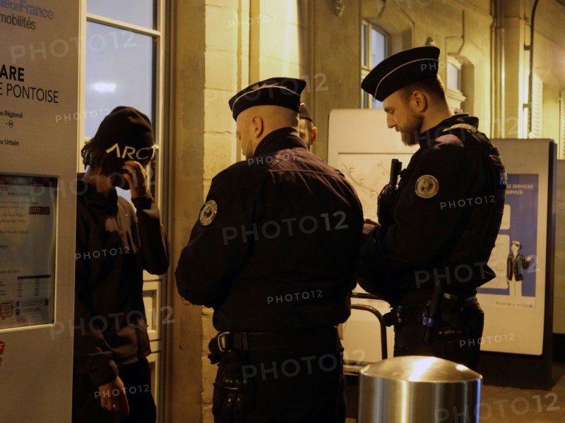 Police checkpoint in Pontoise