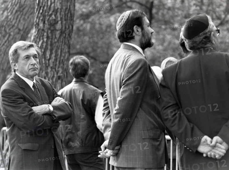 Personnalités politiques venues à Carpentras en 1990 suite à la profanation du cimetière juif de la ville