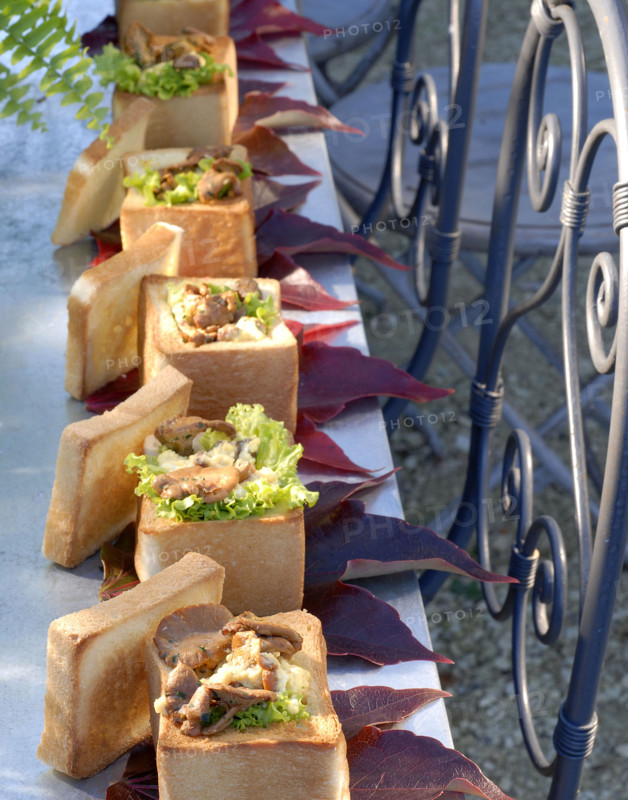 Repas forestier : croustade de girolles au safran et au parmesan