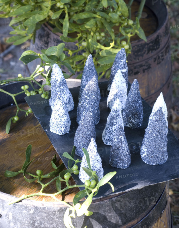 Buffet gaulois : fromages de chèvre en forme de menhir