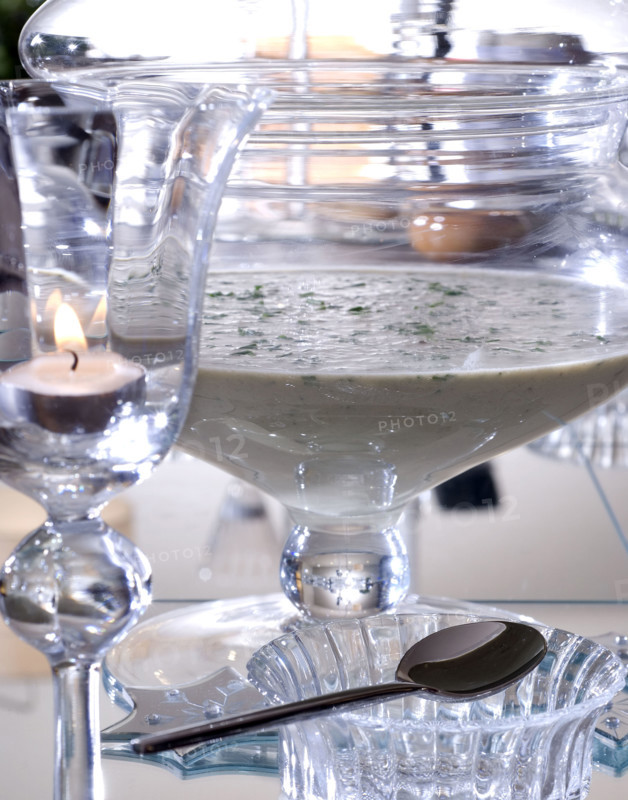Repas de Noël en strass : velouté d'huîtres au champagne