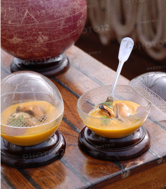Menu Yachting : crème de carottes épicée aux moules